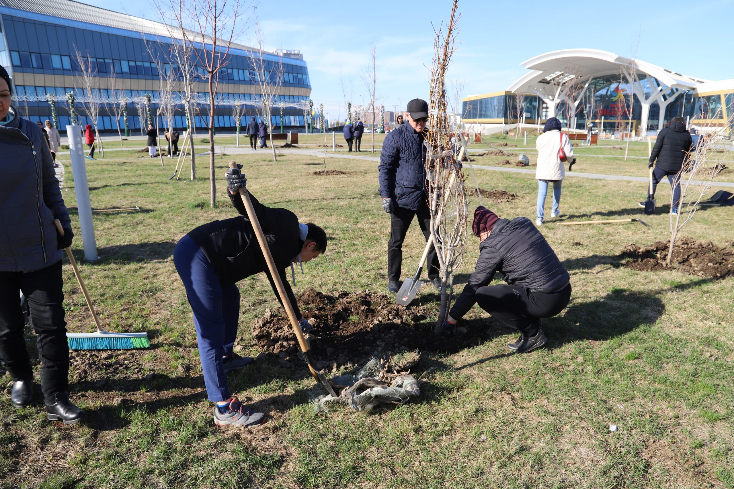 The national company “QazExpoCongress” took part in the citywide clean-up
