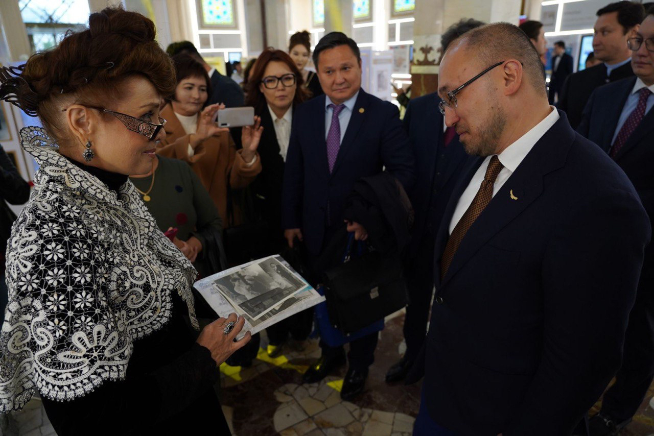 В Москве на площадке казахстанского павильона на ВДНХ состоялось открытие выставки посвящённой 100-летию Розы Баглановой