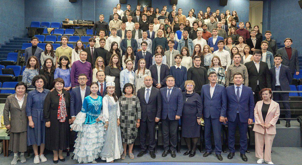 В национальном павильоне на ВДНХ прошла встреча Посла Казахстана в России с казахстанскими студентами по разъяснению Послания Президента Казахстана