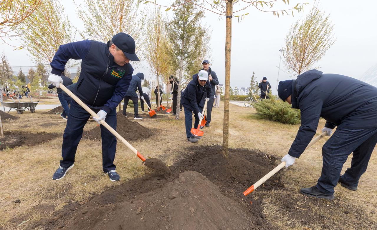 «Таза Қазақстан»: EXPO іскерлік кешенінің аумағында 400-ден астам ағаш отырғызылды