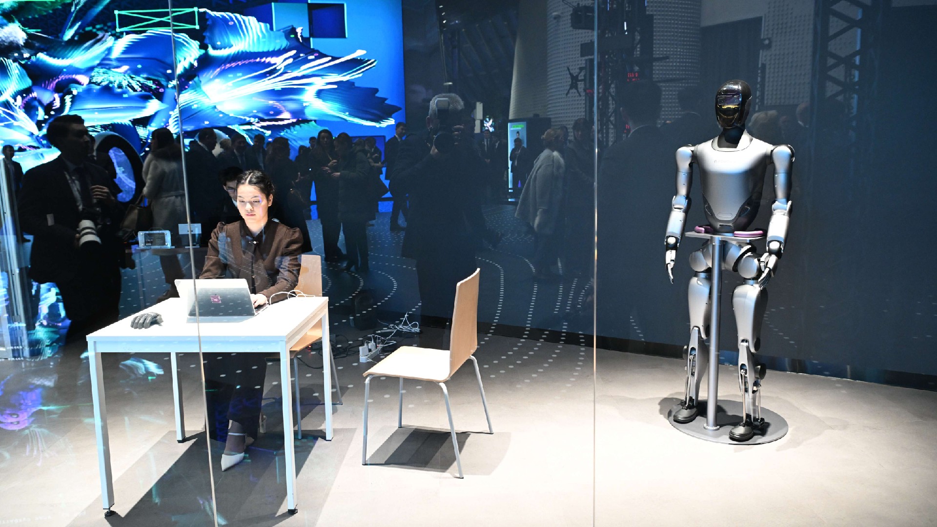 В центре Alem.ai Александр Вучич ознакомился с системным подходом Казахстана к развитию цифровой отрасли и ИИ-технологий