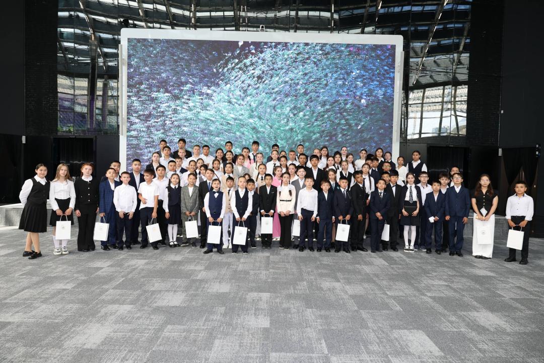 Еліміздің әр өңірінен келген 100 оқушы Alem.ai халықаралық жасанды интеллект орталығына барды
