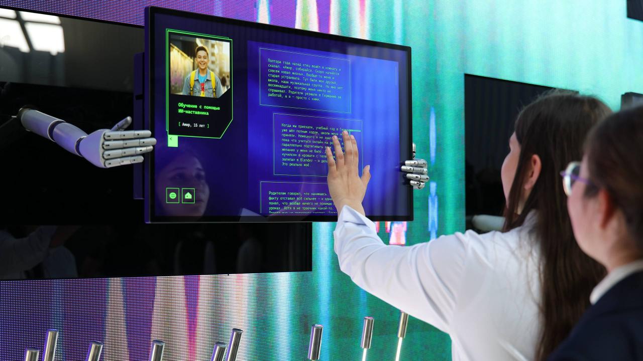 Еліміздің әр өңірінен келген 100 оқушы Alem.ai халықаралық жасанды интеллект орталығына барды