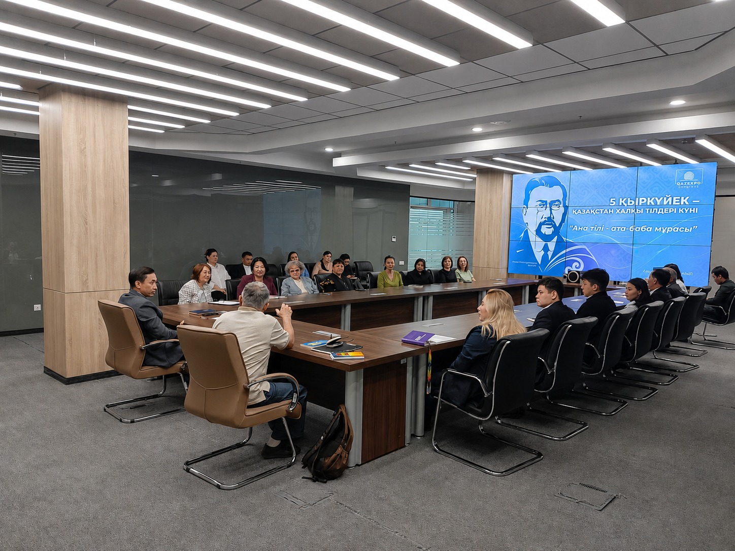 «Ана тілі – ата-баба мұрасы»: «QazExpoCongress» ұлттық компаниясында дөңгелек үстел өтті