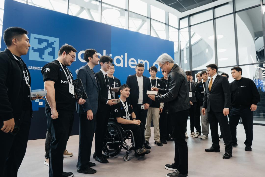 NVIDIA негізін қалаушы әрі бас директоры алғаш рет Астанада: Дженсен Хуанг Қазақстанның жасанды интеллект экосистемасымен танысты