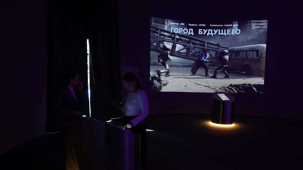 ЖИ әлеміне саяхат: Астанадағы «Толқындық серпіліс» музейі